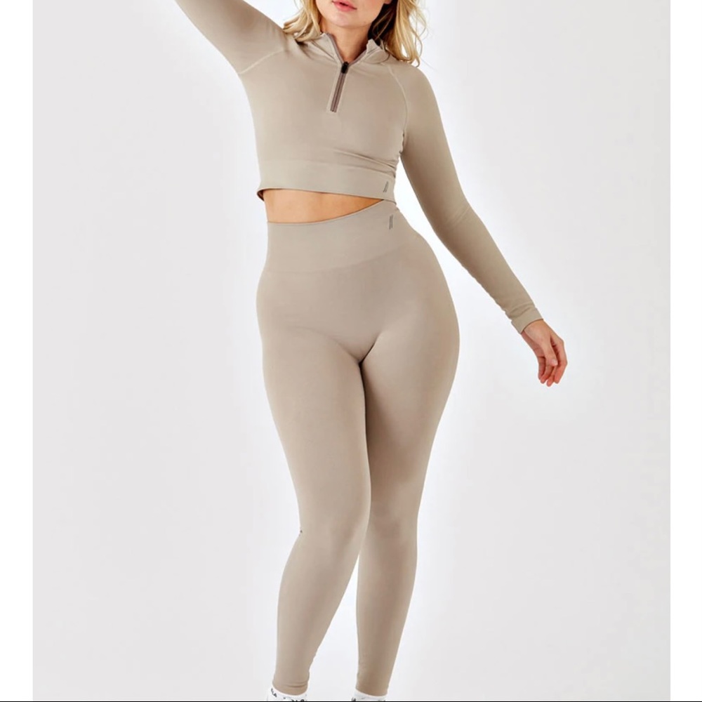 ✨BNWT TALA Aster Top in Latte in a Size M